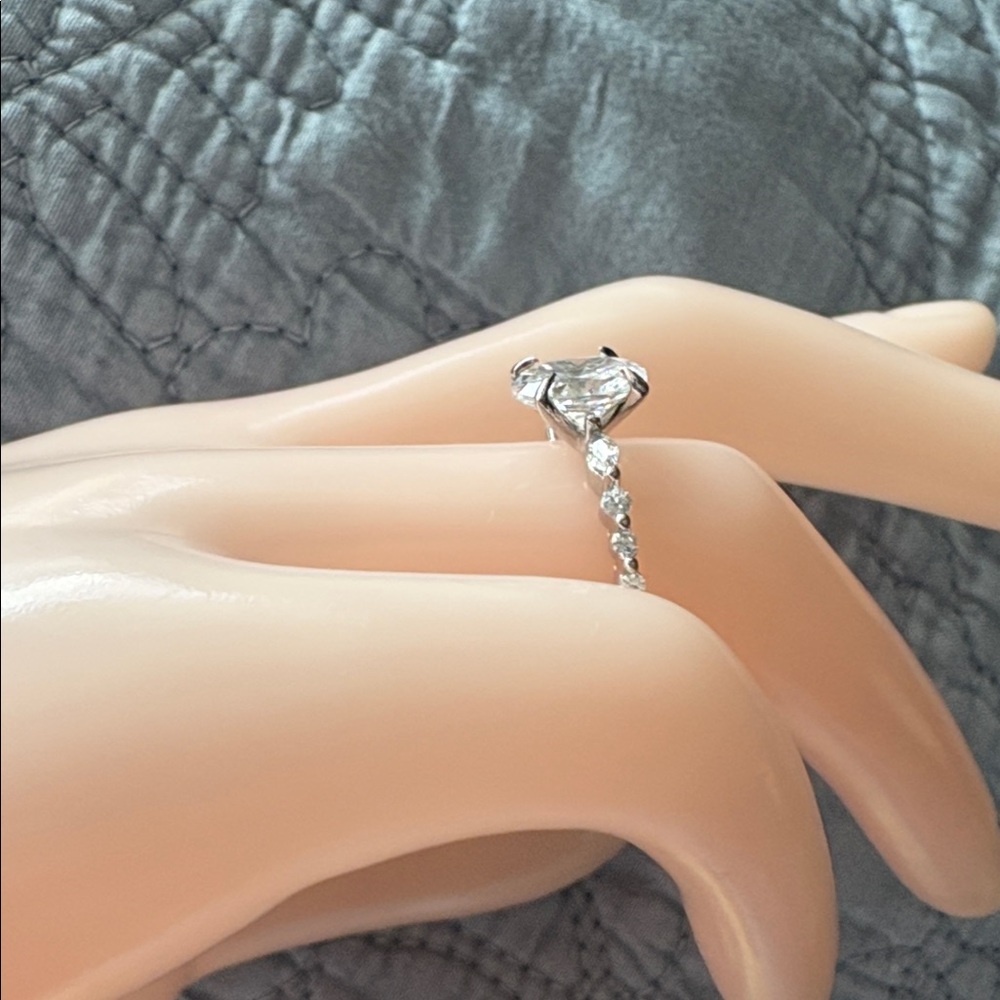 Oval Brilliant 3.00 ct Lab Created White Topaz Sterling Solitaire Ring size 6.75 - Picture 4 of 13